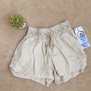 NWT American Rewash tan shorts size m
